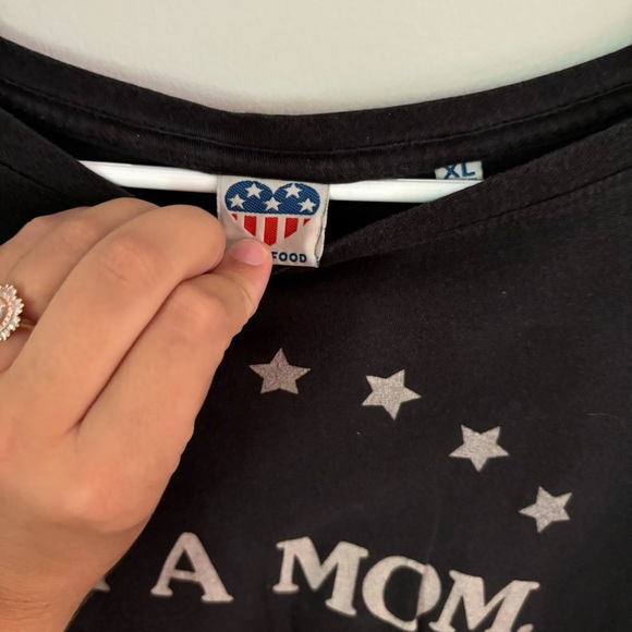 junk food i’m a mom what’s your superpower? tee - Picture 6 of 6